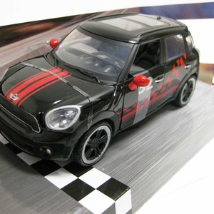 MINI Cooper Countryman Toy 1:24 Sacle model Black w/sunroof Mini Cooper